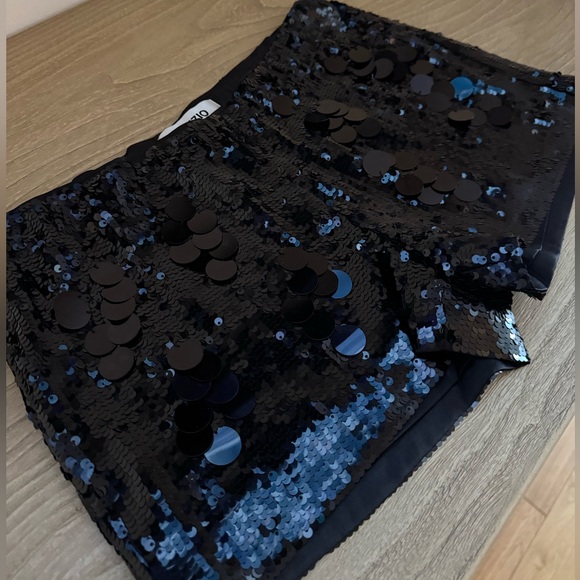 Black Sequin Paillette Short - Picture 6 of 8